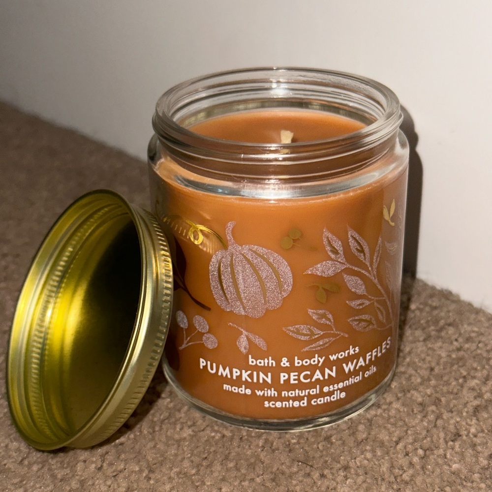 Bath & Body Works Pumpkin Pecan Waffles 7oz candle